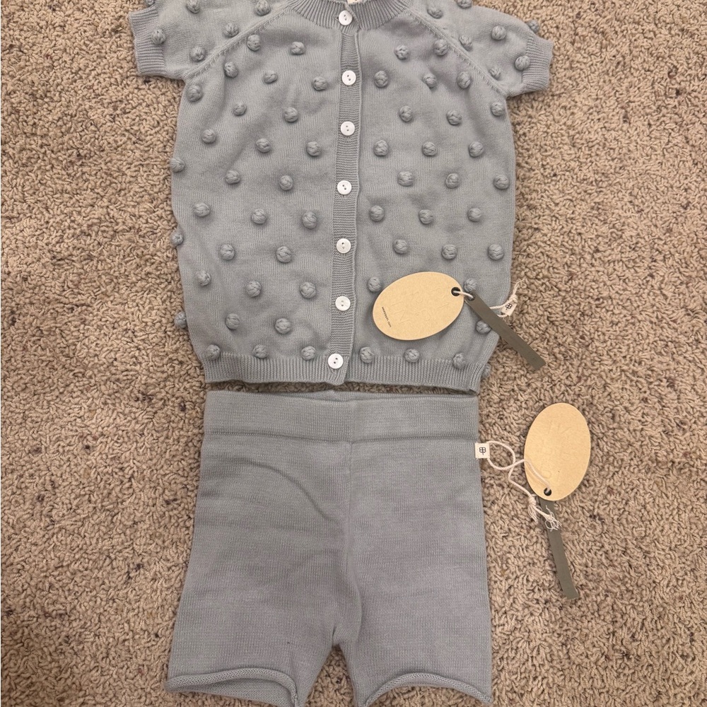 Wear pippin knit shirt and shorts set